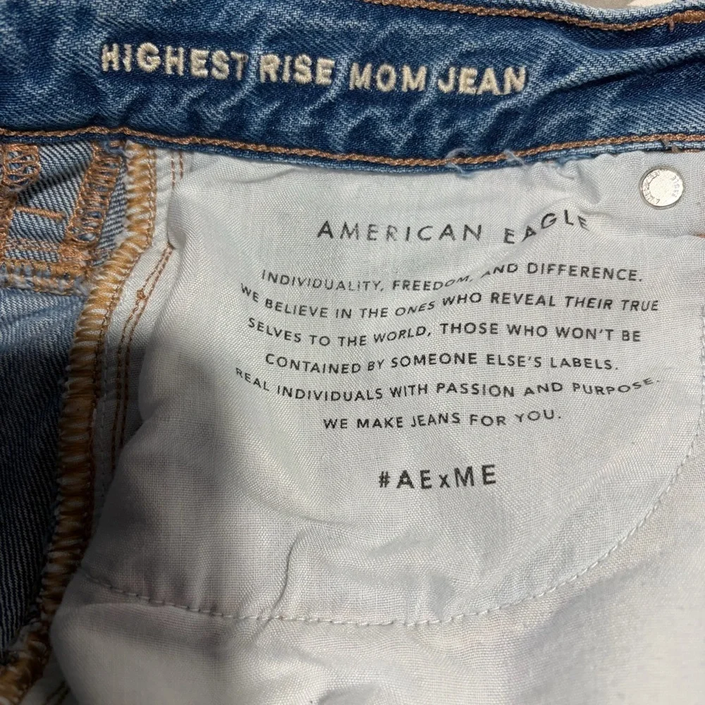 2/$25 American Eagle Outfitters Highest Rise Mom Jean Cotton Regular Distressed - Picture 6 of 8